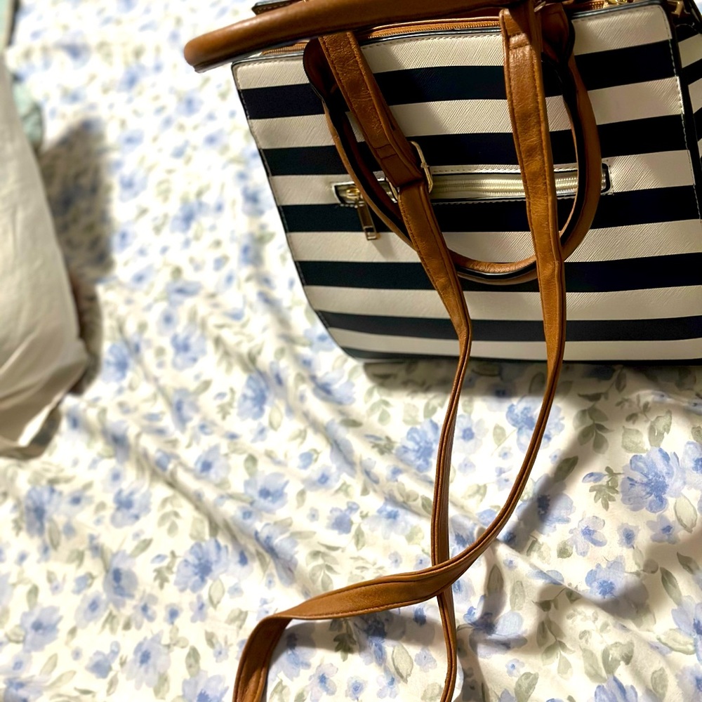 Call it Spring tote - Picture 3 of 7